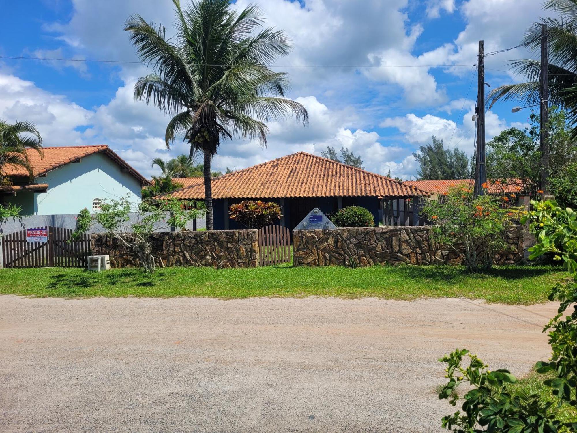 Casa Grande Tamoios: Beachside Retreat with Pool and Gourmet Area Villa Cabo Frio Exterior photo